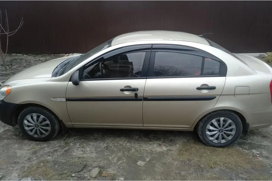 Hyundai Accent 2006-2010 Windabweiser (4 Stk., Sunplex Sport) Foto 2