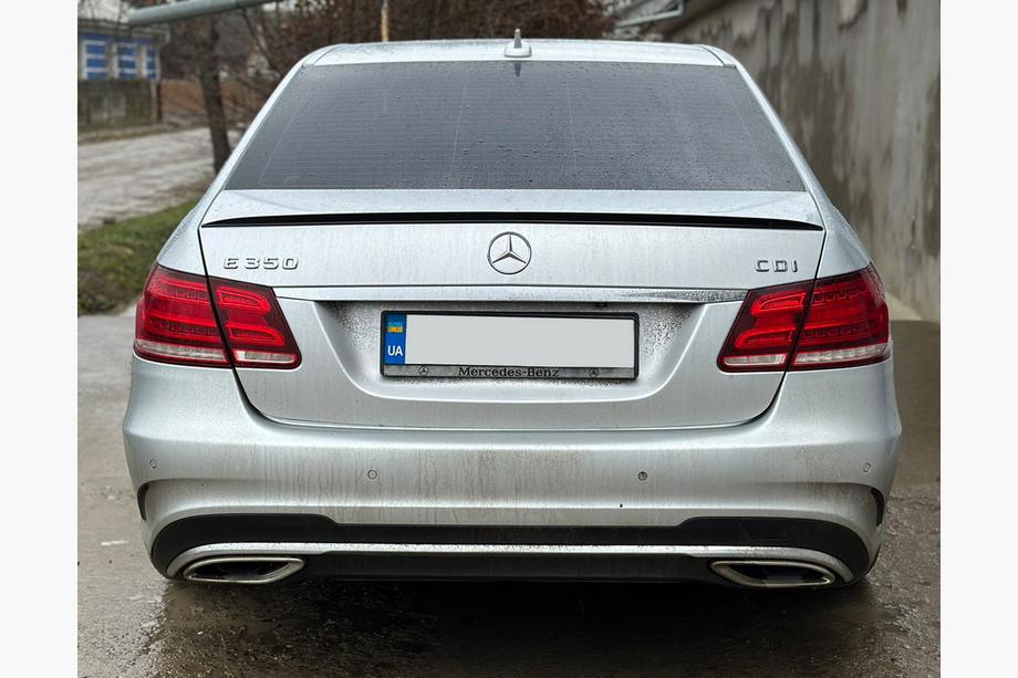 Mercedes E-class W212 2009-2016 Heckspoiler Lippe (Sunplex, Schwarz) (130,5cm x 5,8cm) Foto 3