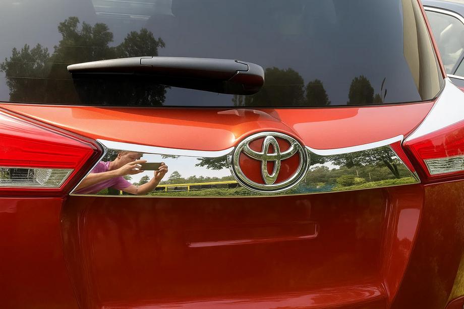 Toyota Rav 4 2013-2018 Chromleiste über Kennzeichen Stoßstange Libao 2013-2016 Edelstahl Foto 2