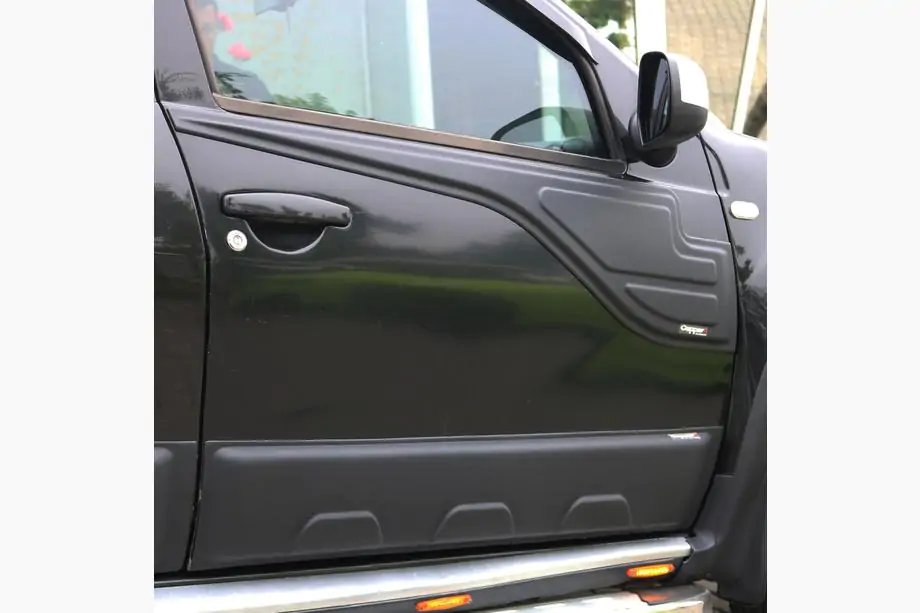 Dacia Duster 2008-2018 Obere Türleisten (2 Stück) Foto 3