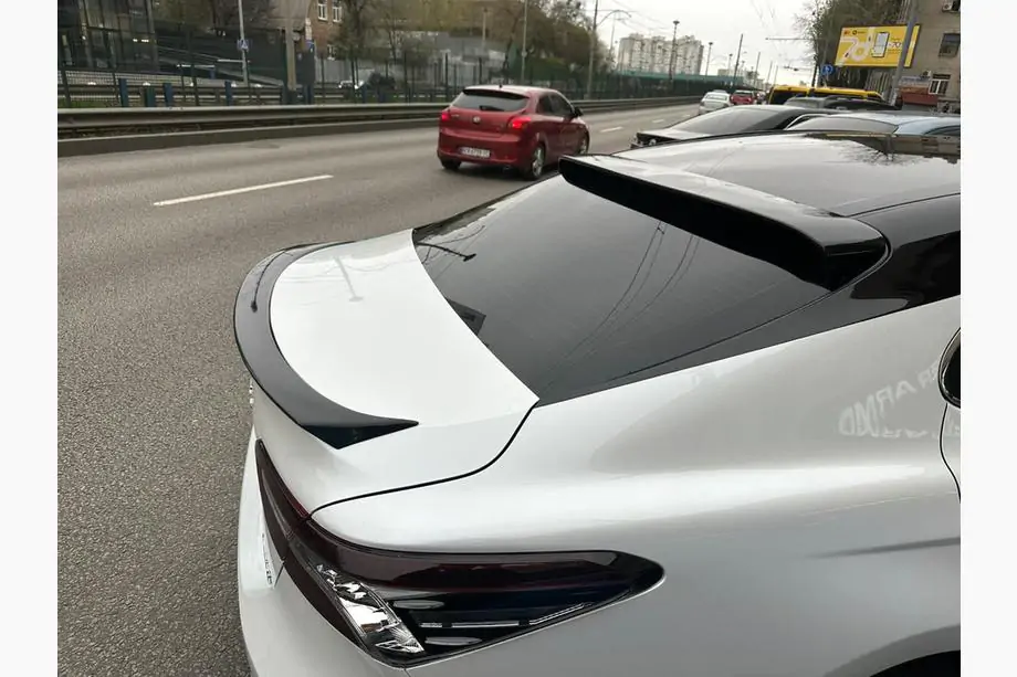Toyota Camry 2017–2023 Heckscheiben Spoilerblende (schwarz) Foto 1