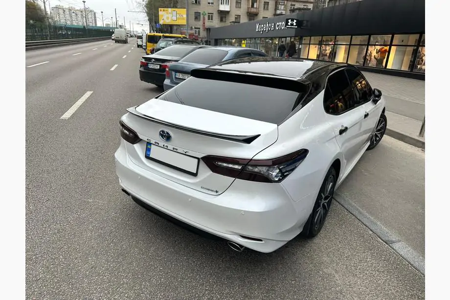 Toyota Camry 2017–2023 Heckscheiben Spoilerblende (schwarz) Foto 2