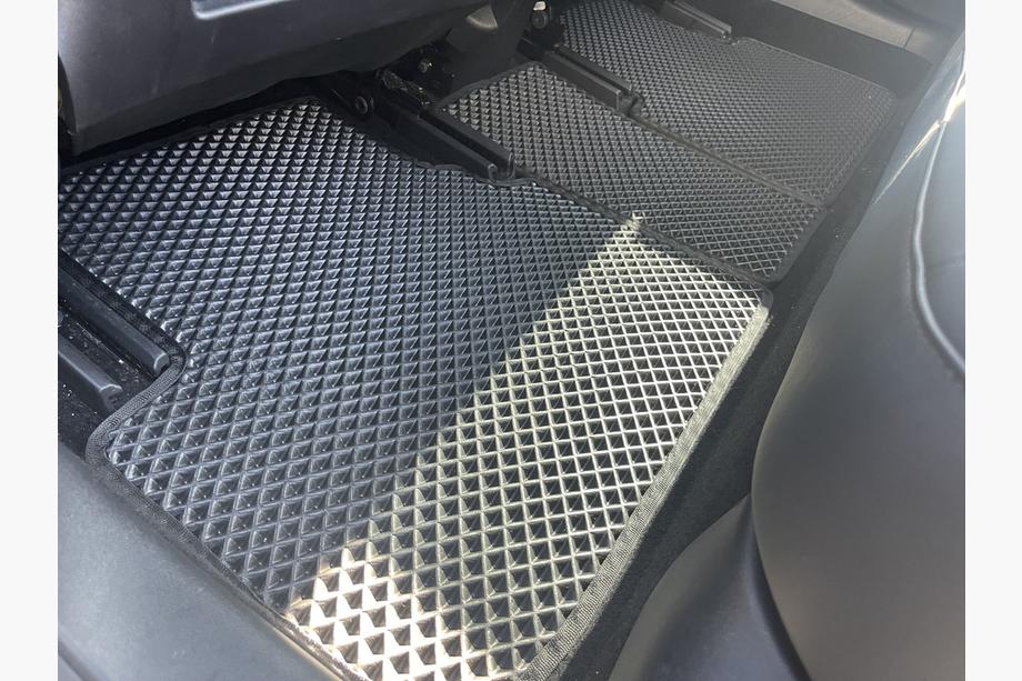 Tesla Model 3 2017- EVA Fußmatten (schwarz) Foto 8