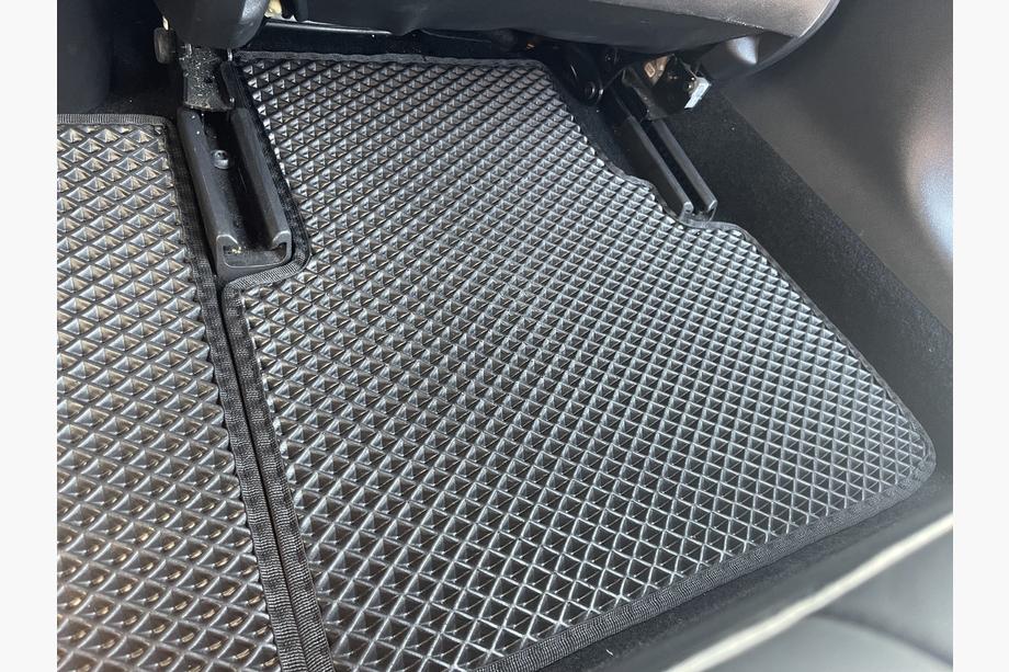 Tesla Model 3 2017- EVA Fußmatten (schwarz) Foto 10
